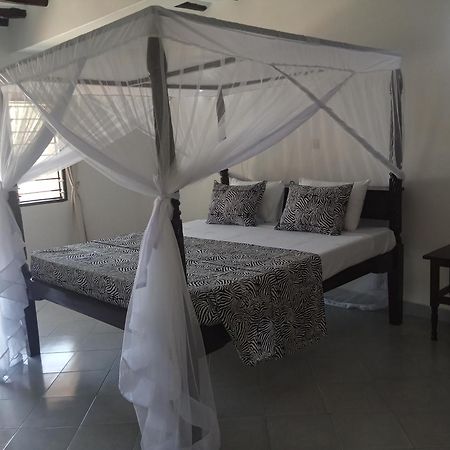 Queen K Cottages Watamu At Chrystal Homes Exterior foto