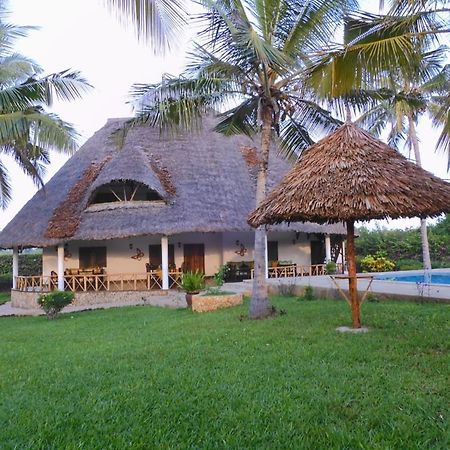 Queen K Cottages Watamu At Chrystal Homes Exterior foto