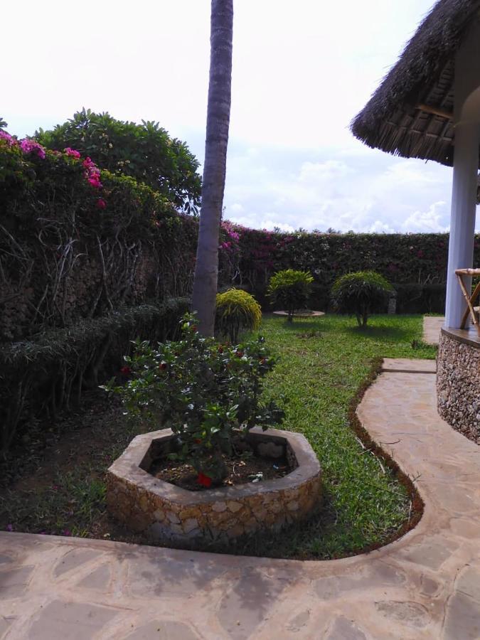 Queen K Cottages Watamu At Chrystal Homes Exterior foto