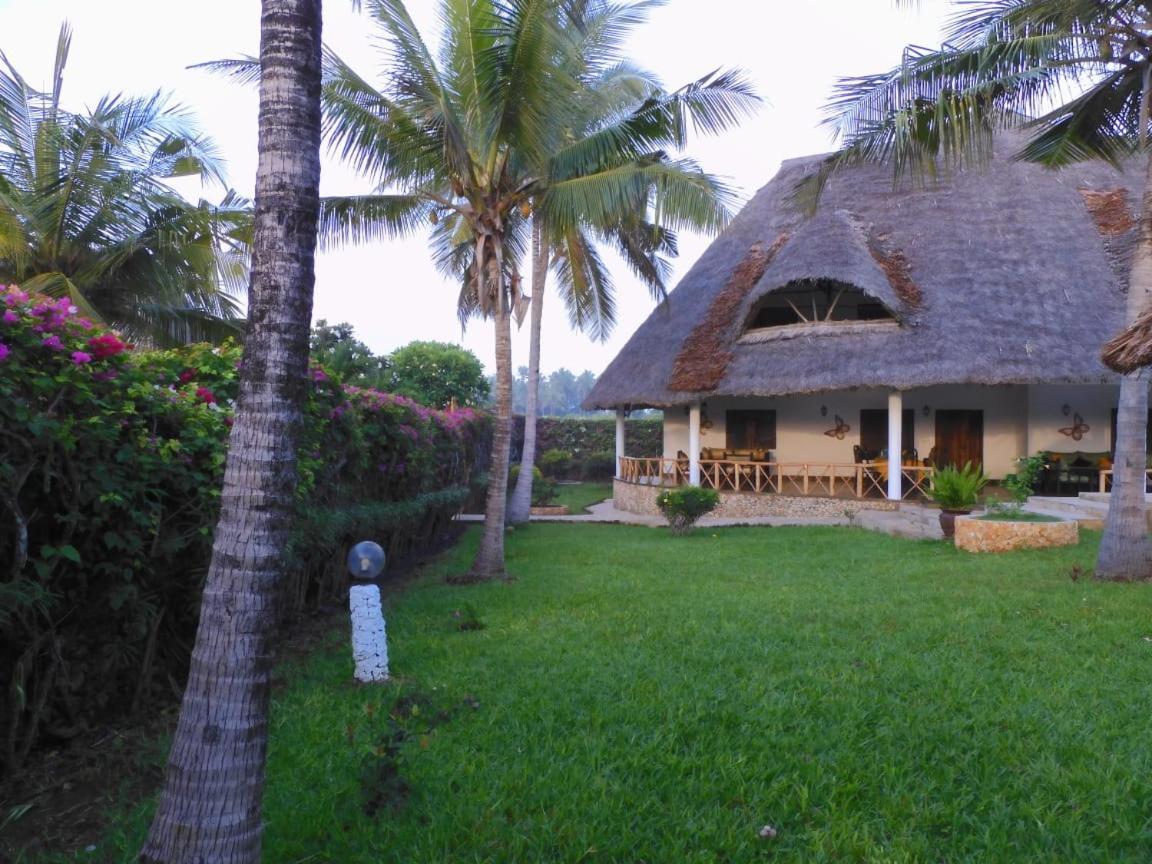 Queen K Cottages Watamu At Chrystal Homes Exterior foto